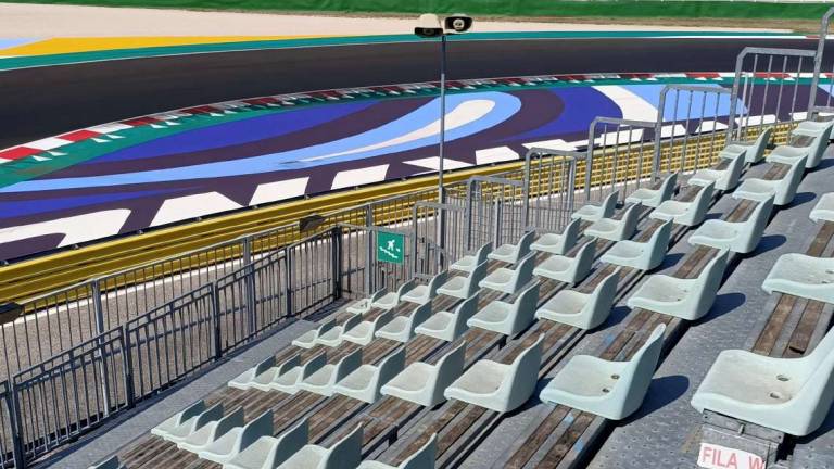 MotoGp, seggiolini a distanza di sicurezza sulle tribune di Misano MotoGp, seggiolini a distanza di sicurezza sulle tribune di Misano