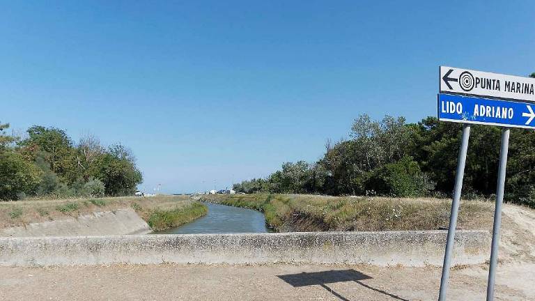 Canale inquinato a Punta Marina: Comune pronto a intervenire Canale inquinato a Punta Marina: Comune pronto a intervenire