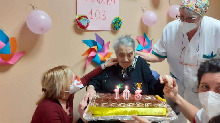 Cesenatico, guarisce dal Covid e festeggia i 103 anni Cesenatico, guarisce dal Covid e festeggia i 103 anni