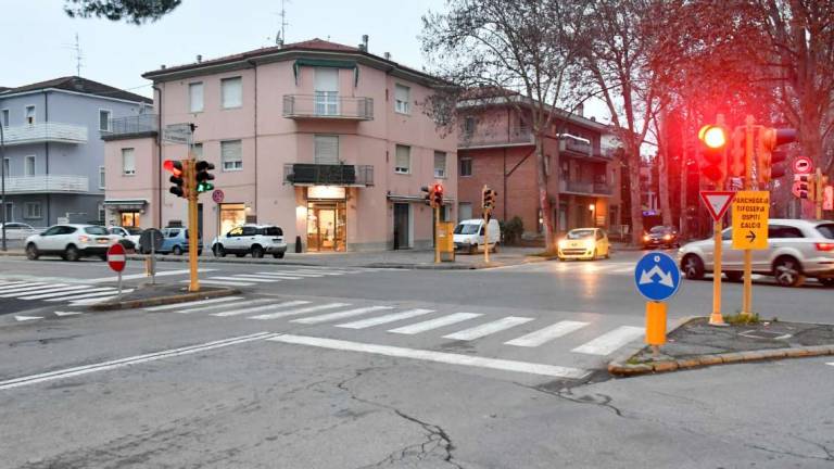 Forlì, nuova rotatoria tra via Campo di Marte e Viale Spazzoli Forlì, nuova rotatoria tra via Campo di Marte e Viale Spazzoli