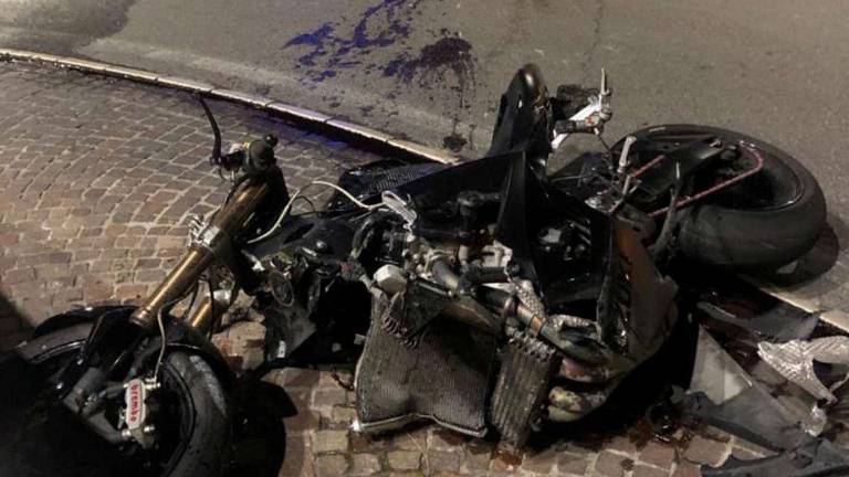 Accetta un passaggio e cade in moto: grave 29enne senza casco Accetta un passaggio e cade in moto: grave 29enne senza casco