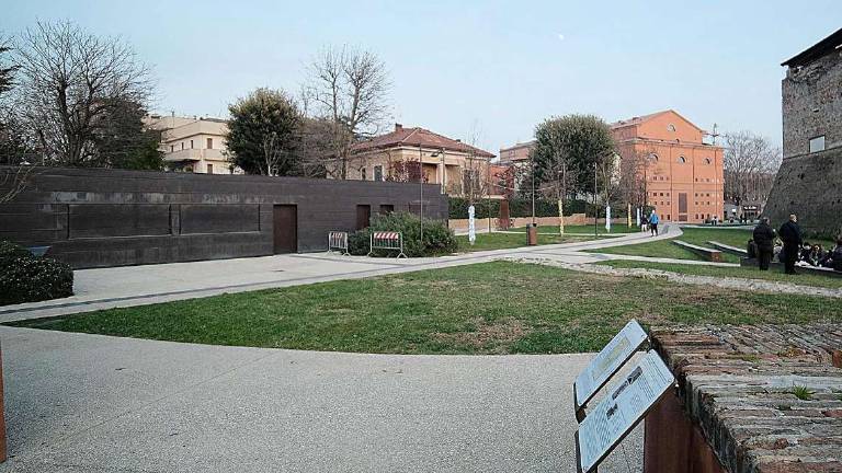 Rimini. Il chiosco di piazza Malatesta a Rinaldini Rimini. Il chiosco di piazza Malatesta a Rinaldini