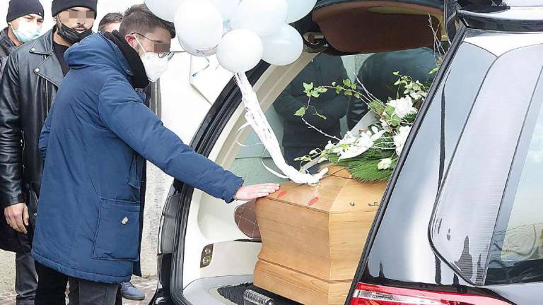 Rimini. In centinaia per l'addio a Daniele Volanti Rimini. In centinaia per l'addio a Daniele Volanti