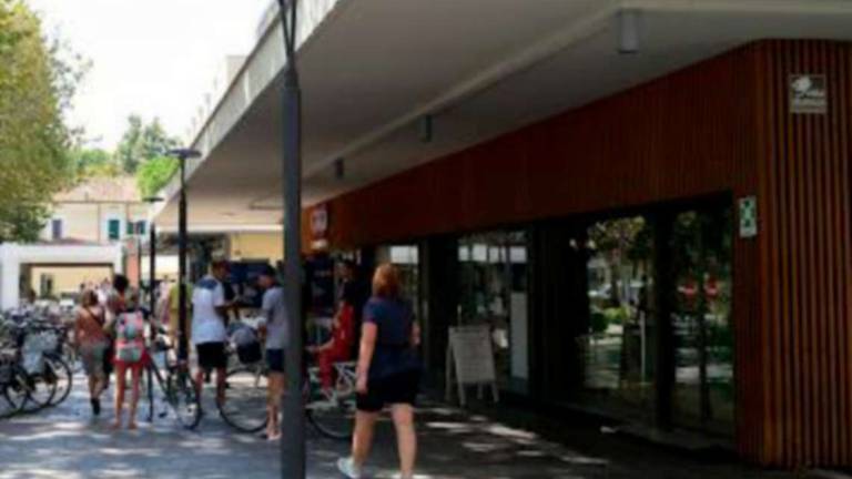 Rapina notturna alla Coop di Cervia, tra gli scatoloni spunta il ladro Rapina notturna alla Coop di Cervia, tra gli scatoloni spunta il ladro
