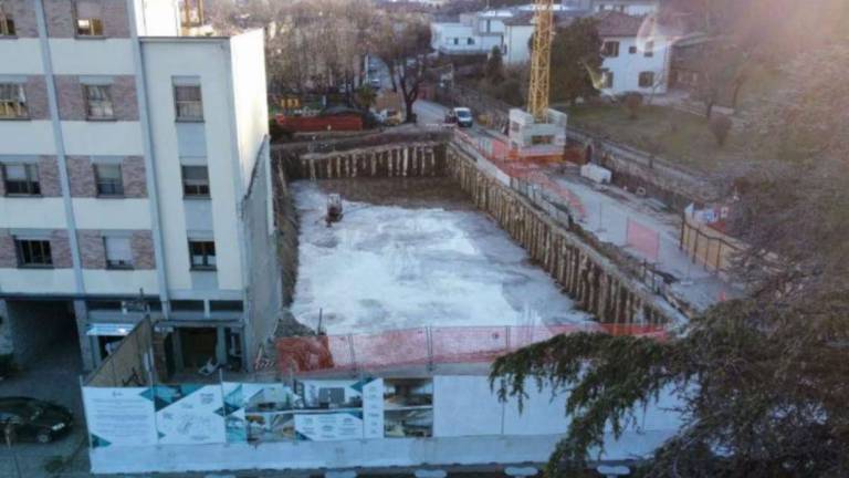 Una variante ai lavori della nuova scuola media di San Piero Una variante ai lavori della nuova scuola media di San Piero
