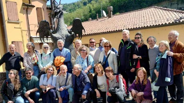 Mercato, la scultura di Serra piace alla contrada del Drago Mercato, la scultura di Serra piace alla contrada del Drago