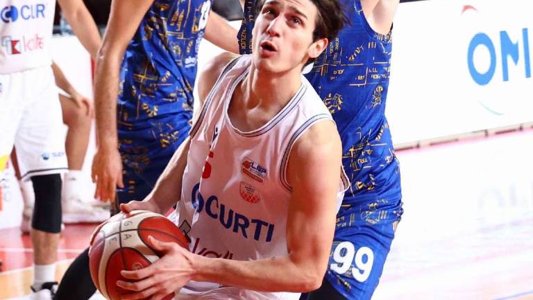 Basket B, l'Andrea Costa sparisce dopo l'intervallo (81-64) Basket B, l'Andrea Costa sparisce dopo l'intervallo (81-64)