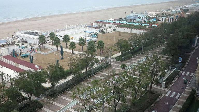 Riccione. Permessi a 15 bagnini per piscine e chiringuito Riccione. Permessi a 15 bagnini per piscine e chiringuito