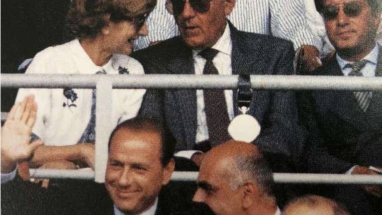 Berlusconi, Cesena-Milan 2-0 e l'arbitro di sinistra assunto al Monza Berlusconi, Cesena-Milan 2-0 e l'arbitro di sinistra assunto al Monza
