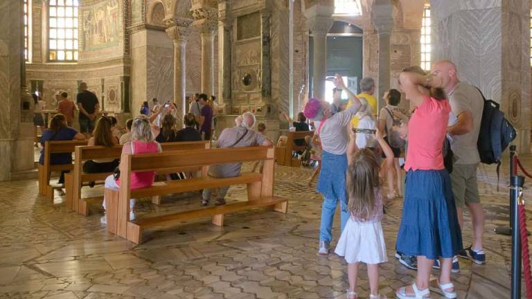 Turismo, dati positivi: centro da record. Jova non basta ai lidi Turismo, dati positivi: centro da record. Jova non basta ai lidi