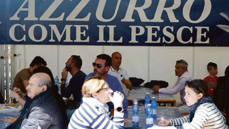 Cesenatico, Azzurro come il pesce: il gran finale Cesenatico, Azzurro come il pesce: il gran finale