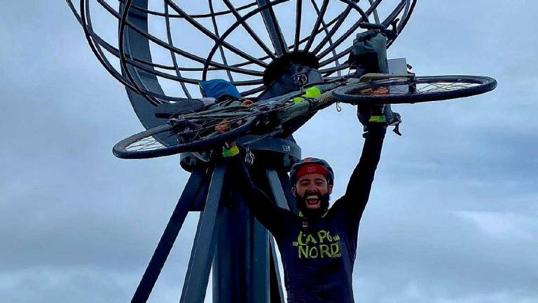 Edoardo ce l'ha fatta: Ugolini è a Capo Nord dopo 4.592 chilometri in bici Edoardo ce l'ha fatta: Ugolini è a Capo Nord dopo 4.592 chilometri in bici