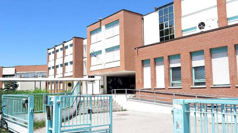 Rimini. Classe smembrata, il preside si difende: E' la legge... Rimini. Classe smembrata, il preside si difende: E' la legge...