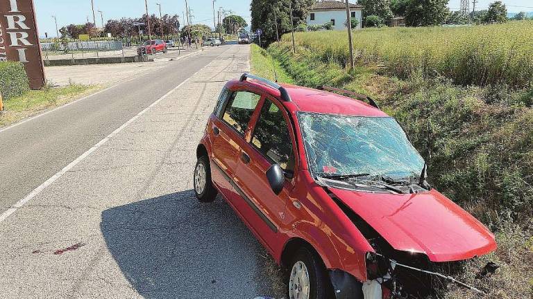 Cesena, schianto all'incrocio: muore 80enne, feriti due giovani Cesena, schianto all'incrocio: muore 80enne, feriti due giovani