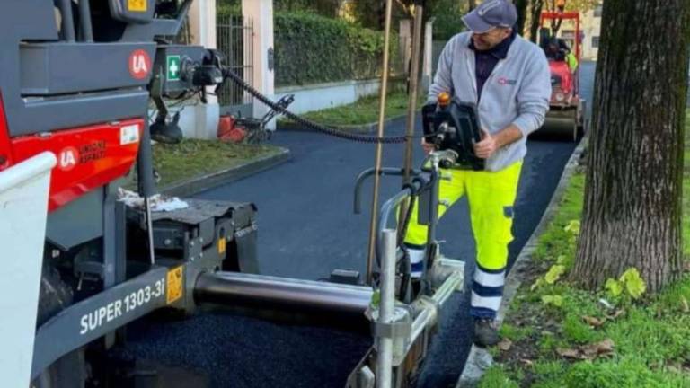 Massa Lombarda, ciclabite rifatta nella zona dedicata ai negozi Massa Lombarda, ciclabite rifatta nella zona dedicata ai negozi