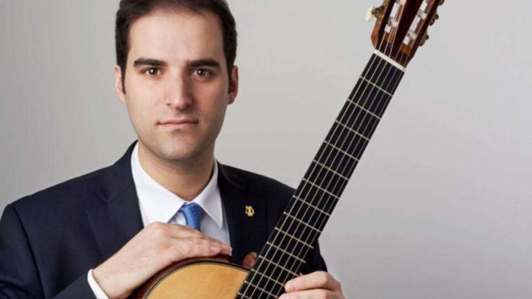 Ravenna: una sola chitarra che fronteggia un'orchestra Ravenna: una sola chitarra che fronteggia un'orchestra