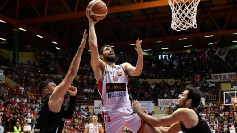 Basket A2, l'Unieuro deve chiuderla subito Basket A2, l'Unieuro deve chiuderla subito