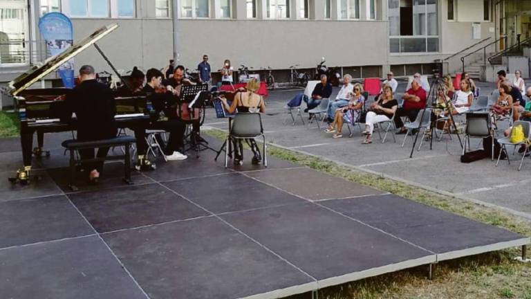 Rimini. Ospedale , il concerto per pazienti, medici e infermieri Rimini. Ospedale , il concerto per pazienti, medici e infermieri