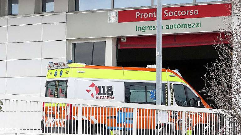 Preso a pugni davanti a un locale finisce in ospedale Preso a pugni davanti a un locale finisce in ospedale