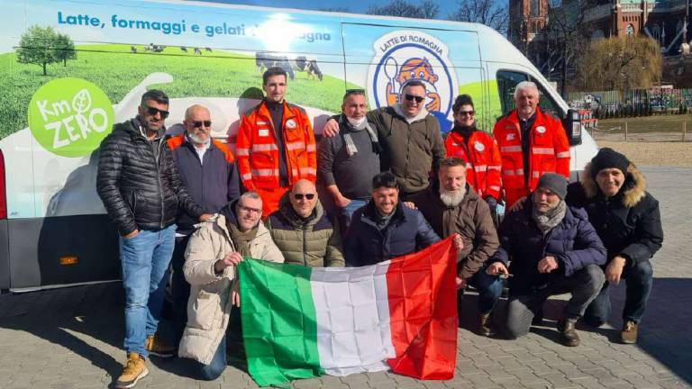 Cesena, partiti 6 furgoni di aiuti umanitari verso l'Ucraina Cesena, partiti 6 furgoni di aiuti umanitari verso l'Ucraina