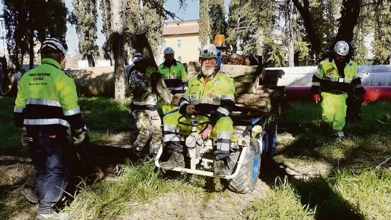 Rimini, arrivano gli alpini: ecco il campo base in via Marecchiese Rimini, arrivano gli alpini: ecco il campo base in via Marecchiese
