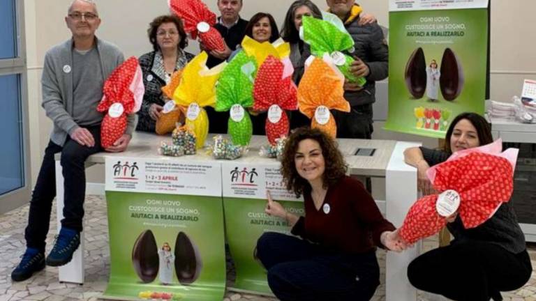 Forlì, uova di Pasqua dell'Ail nelle piazze Forlì, uova di Pasqua dell'Ail nelle piazze