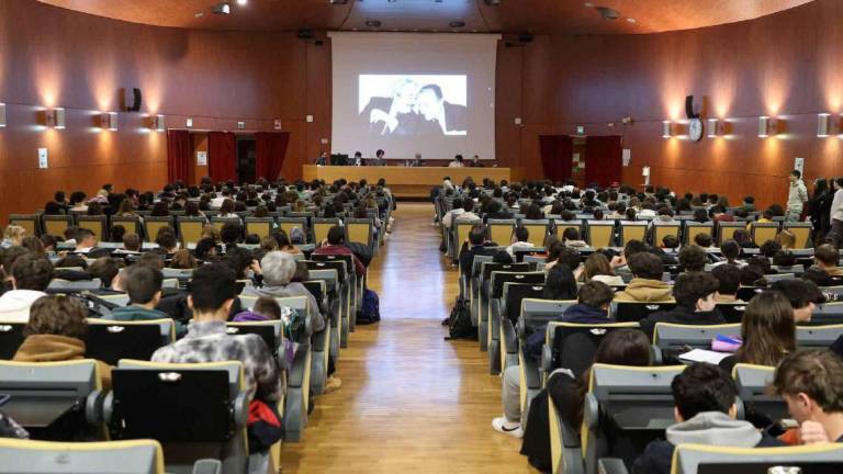 Cesena, Ayala contro la mafia: Seguite sempre la legalità Cesena, Ayala contro la mafia: Seguite sempre la legalità
