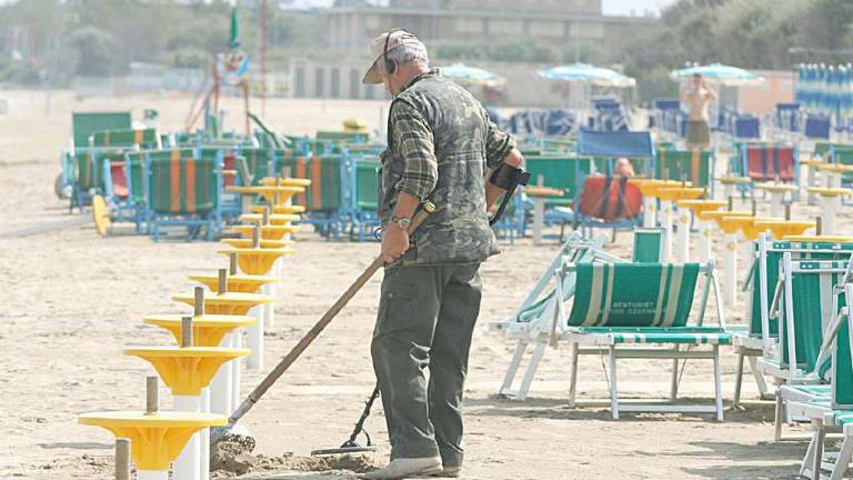 Ravenna, la ricerca d'oro col metal detector finisce in rapina Ravenna, la ricerca d'oro col metal detector finisce in rapina
