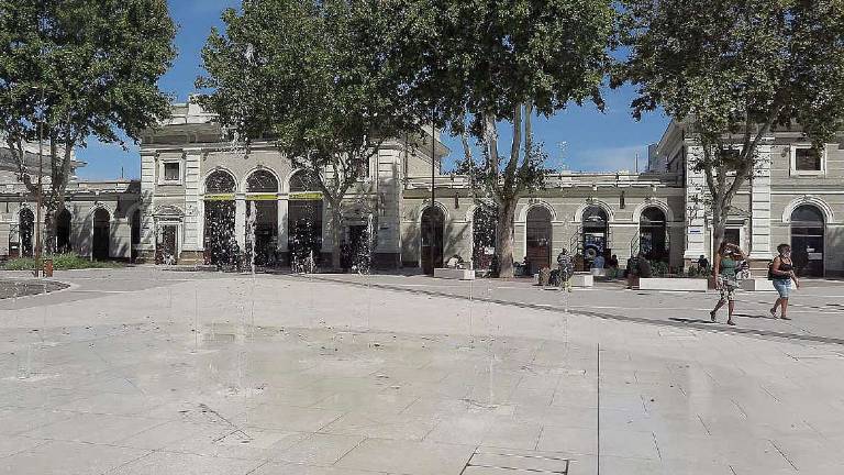 Pugni e calci alle auto, bidoni lanciati in strada: arrestato a Rimini Pugni e calci alle auto, bidoni lanciati in strada: arrestato a Rimini