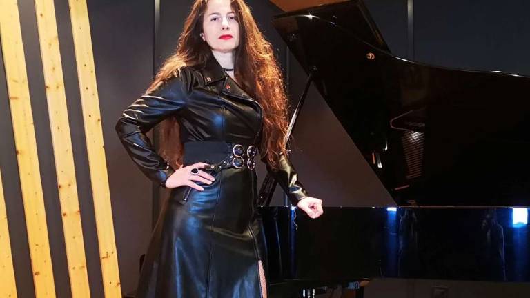 La cantante riminese Paola Tiraferri voce ufficiale dell'Adunata La cantante riminese Paola Tiraferri voce ufficiale dell'Adunata
