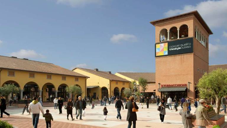 Imola, altro furto di vestiti all'outlet. Denunciati 4 giovani Imola, altro furto di vestiti all'outlet. Denunciati 4 giovani