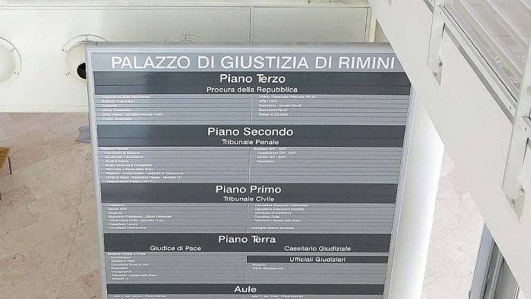Indagato per stalking, temeva di finire in carcere: si uccide Indagato per stalking, temeva di finire in carcere: si uccide