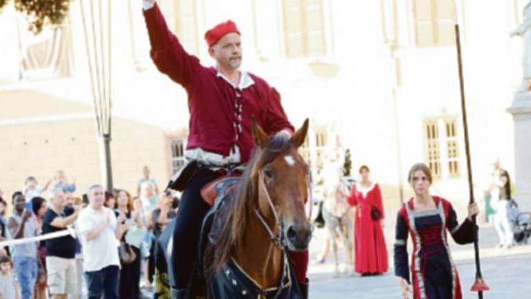Cesena, sfide tra cavalieri in piazza per conquistare il Palio Cesena, sfide tra cavalieri in piazza per conquistare il Palio