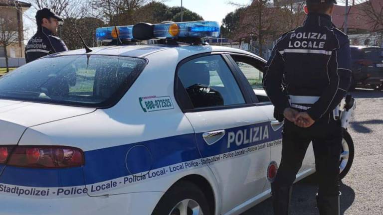 Scappa dopo incidente per andare al lavoro, denunciato 24enne Scappa dopo incidente per andare al lavoro, denunciato 24enne