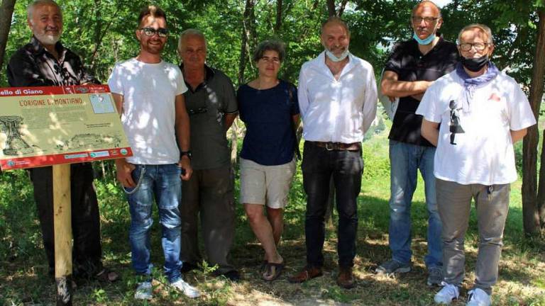 A Montiano 8 Sentieri poetici ad anello A Montiano 8 Sentieri poetici ad anello