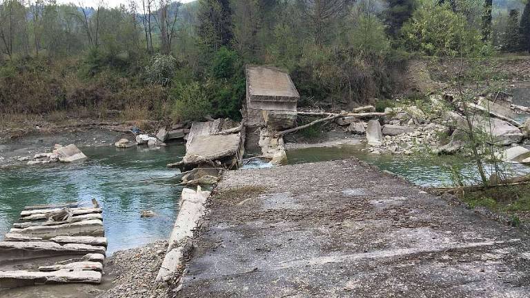 Altri rilievi per lavori al ponte-guado di Piaia crollato nel 2014 Altri rilievi per lavori al ponte-guado di Piaia crollato nel 2014