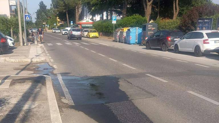 Cesena: ancora perdite d'acqua in via Madonna dello Schioppo Cesena: ancora perdite d'acqua in via Madonna dello Schioppo