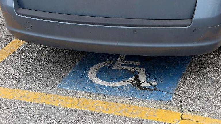 Ravenna, bastonate a disabile per il parcheggio, anziana a giudizio Ravenna, bastonate a disabile per il parcheggio, anziana a giudizio
