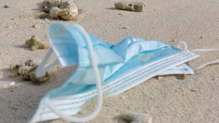 Ecco quanto può inquinare una mascherina anti-Covid Ecco quanto può inquinare una mascherina anti-Covid