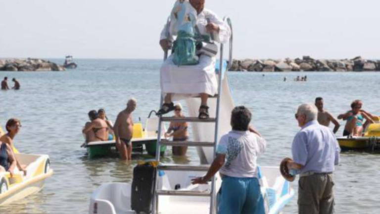 Gatteo Mare, don Mirco si autosospende dai social per le minacce Gatteo Mare, don Mirco si autosospende dai social per le minacce
