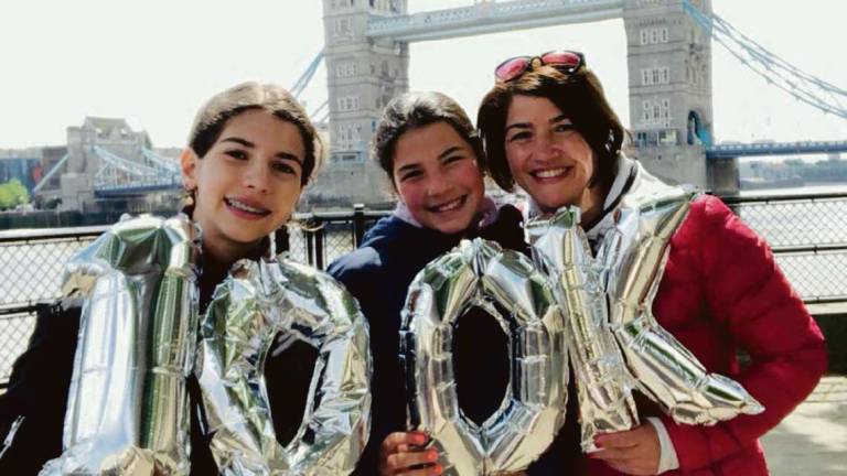 Bellaria, la mamma prof di inglese conquista 100mila follower su TikTok Bellaria, la mamma prof di inglese conquista 100mila follower su TikTok
