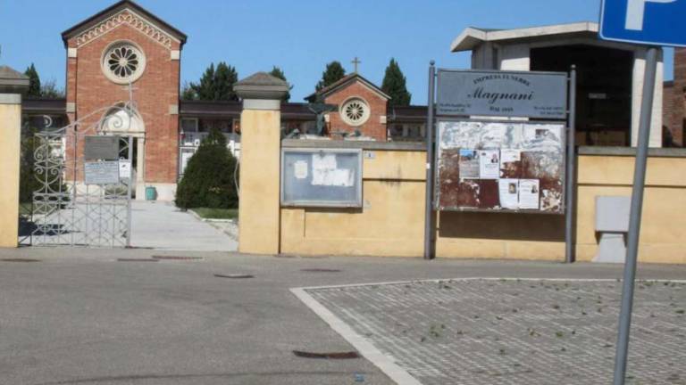 Rubicone, chiedono informazioni per rubare borse fuori dai cimiteri Rubicone, chiedono informazioni per rubare borse fuori dai cimiteri