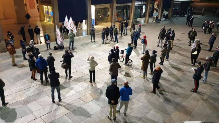 I no vax riuniti a Lugo. L'ira del sindaco: Negazionisti I no vax riuniti a Lugo. L'ira del sindaco: Negazionisti