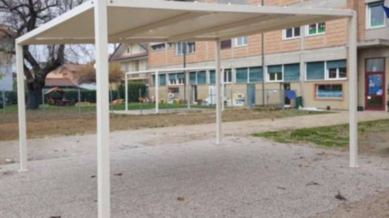 Bellaria, sono arrivati i gazebo nelle scuole Bellaria, sono arrivati i gazebo nelle scuole