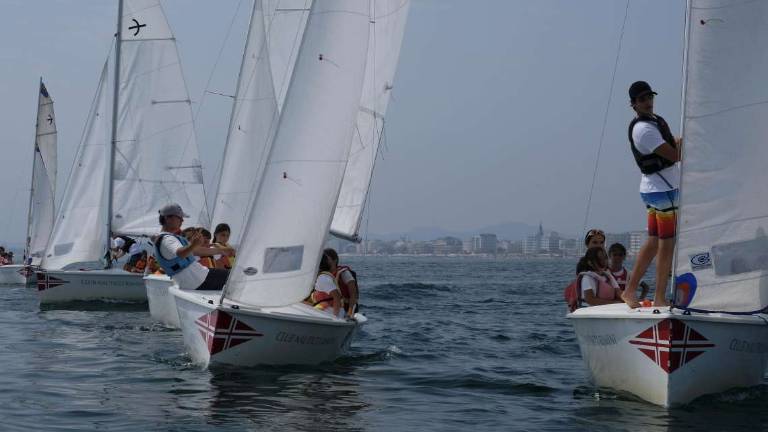 Vela, motonautica e pesca: un'estate sull'onda dei corsi Vela, motonautica e pesca: un'estate sull'onda dei corsi