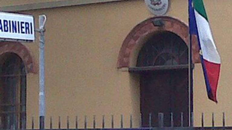 Simula pestaggio e in caserma dai carabinieri chiama la polizia Simula pestaggio e in caserma dai carabinieri chiama la polizia