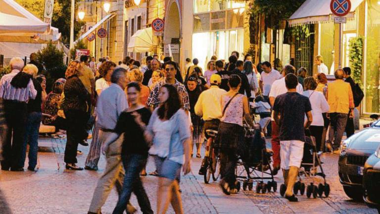 Forlì. Mercoledì del centro, i locali lavorano ma negozi chiusi Forlì. Mercoledì del centro, i locali lavorano ma negozi chiusi