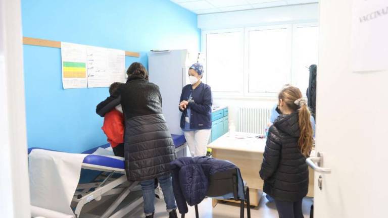 Cesena, affluenza blanda all'open day vaccinale 5-19 anni Cesena, affluenza blanda all'open day vaccinale 5-19 anni