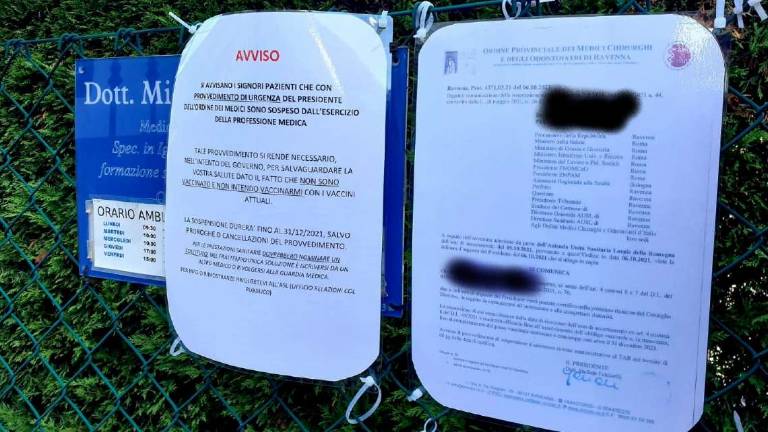 Non ha fatto il vaccino: Sant'Agata si divide sul medico sospeso e spunta una petizione Non ha fatto il vaccino: Sant'Agata si divide sul medico sospeso e spunta una petizione