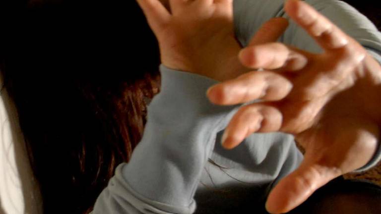Imola, fermato mentre picchia la compagna: arrestato un 49enne Imola, fermato mentre picchia la compagna: arrestato un 49enne